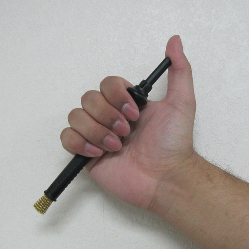 芯を指で押すとブラシが出てきます。\n※画像は代表画像です。