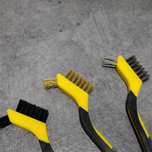 ブラシヘッドの先端に余分な毛束が付いているので、非常に細かい部分もきれいに洗えます。