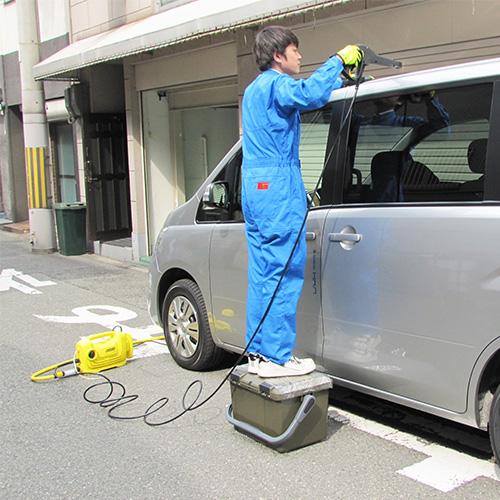 ケースは強度抜群のため作業時の簡易踏み台としても使用可能