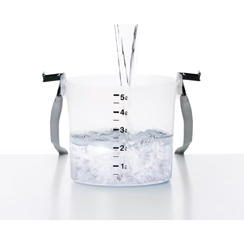 液体の量が一目でわかる目盛付き透明タンク