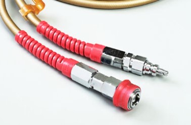 1次側は外した際に反動が少ないパージプラグ付\n2次側は工具の脱着がしやすいワンタッチカプラ付