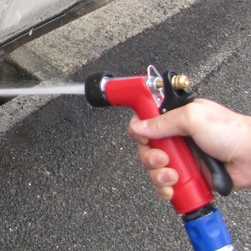 断熱グリップを備えたノズルは、日常的な清掃作業に最適