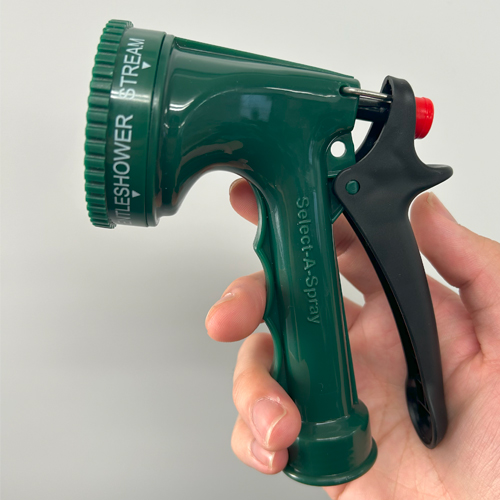 連続噴射クリップにより、握ることなく連続的にスプレー可能