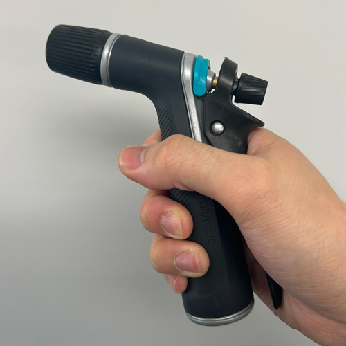 手にぴったりとフィットし、快適でコントロールしやすい滑り止め付きグリップハンドル