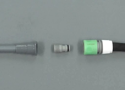 水栓ソケットとカプラー付きホースをつなぐ