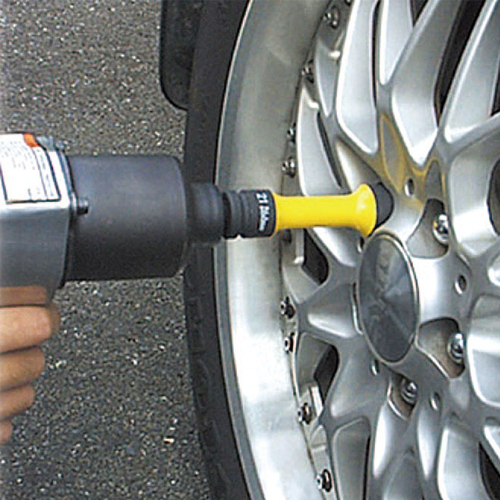 ナット穴の狭いアルミホイールにも対応可能な薄肉設計