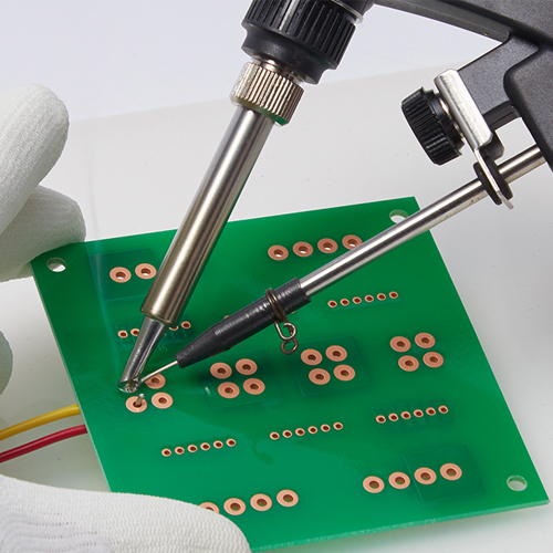 部品を手で固定しながらはんだ付けに最適