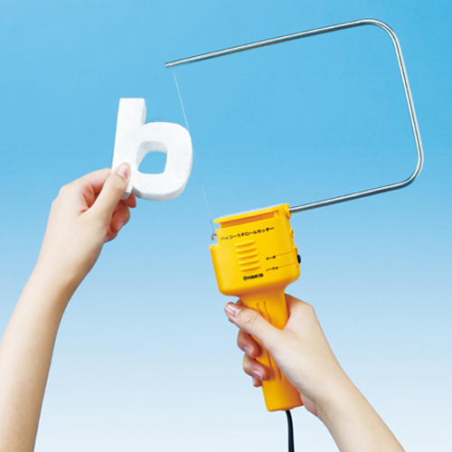 カッターナイフではできない複雑な曲線加工が簡単