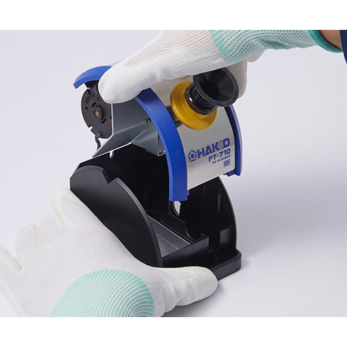 カバーやクリーニングブラシの取外しに工具は不要