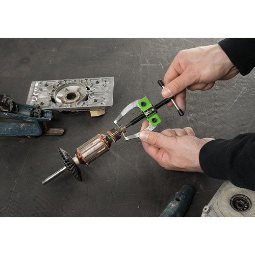 手が届きにくい狭い空間での小型ベアリング、ギア、ワッシャーの繊細な引き抜き作業に最適