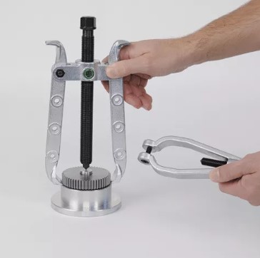 ①対象物の引き抜く長さを確認し、アームの位置を付け替えてください。