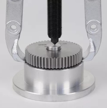 ②フック（2ヶ所）を対象物に均等に力がかかるようにかけてください。