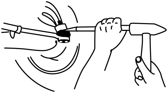 FWD車のCVドライブシャフトの取り外し、古くなったボールジョイントの取替に。