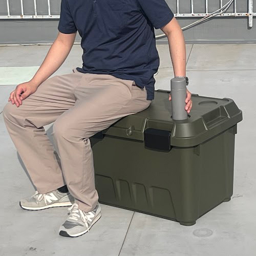 フタの耐荷重が80kgあるため、イスや踏み台としても使えます。