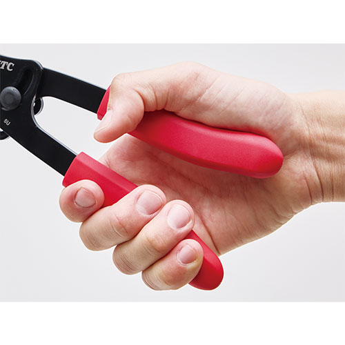 ハの字形状のグリップで、滑りにくく握り込み\nやすい