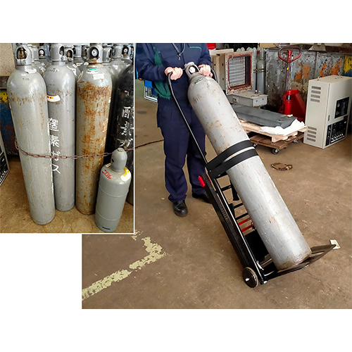 重いガスボンベもラクに運べます。