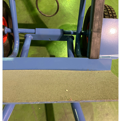 一番下のバーに引っかけて使用します(画像はEA520FD-21使用時)