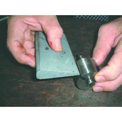 極精密な微細加工などの精密仕上げに