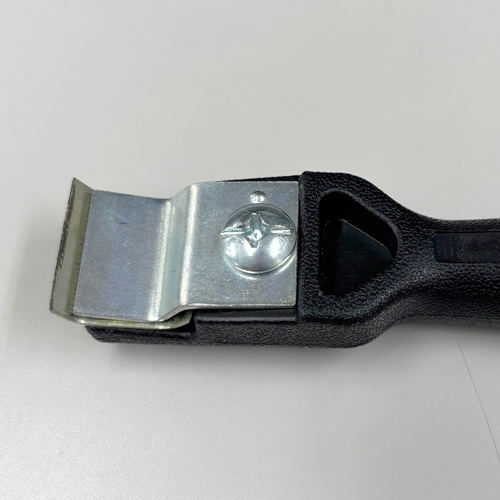 本体裏面にあるねじを外して刃を交換することができます。