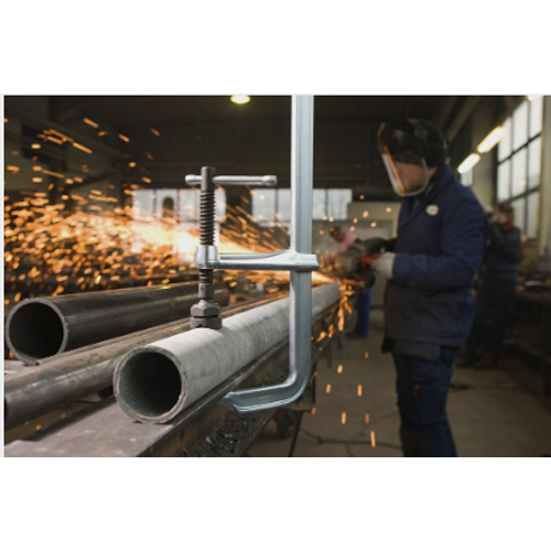 熱処理を施した高炭素製アクメねじの採用により、耐荷重性と耐久性に優れ、スパッタ（溶接時の火花・カス）の付着も防ぎます。
