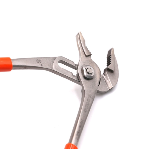 先端ギザ（溝）付きなので、丸いパイプやボルト、滑りやすい金属表面など不安定な形のものでもしっかり掴めます。