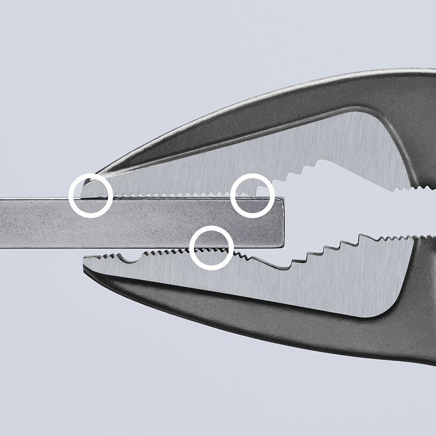 フラットな部品も3点保持でしっかり保持。
