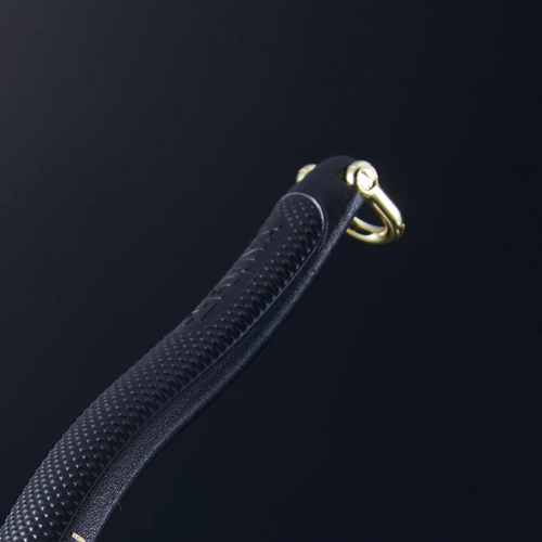 工具落下防止用のシャックル付き