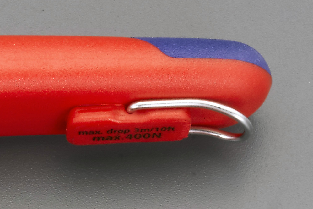 ★グリップエンドにセーフティーループを取付可能な金具を設けた安全対策仕様