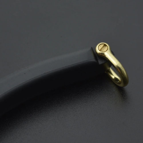 工具落下防止用のシャックル付き