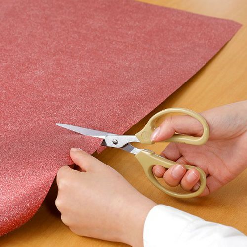 刃先が長く、直線のカットに適しており、事務作業やデスクワークにもおすすめです。