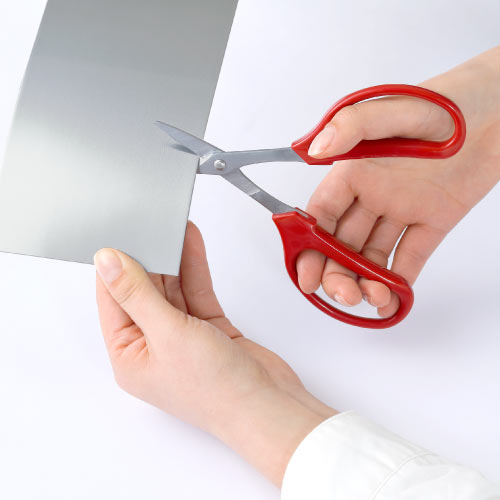 厚みのある金属板などが切れます。