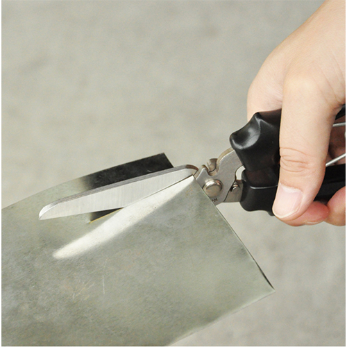 アルミやステンレスも切断可能