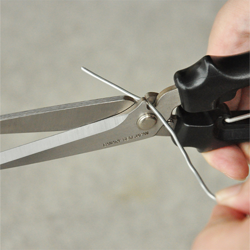 針金など棒状のモノもカット