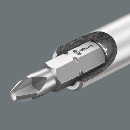 ホルダーはマギネット付きなので、作業中にネジを落とさず安定して回せます。