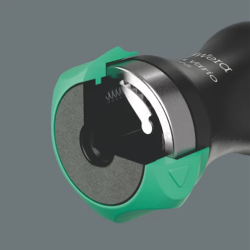 ハンドルに細かいギアが組み込まれたラチェットにより、素早い作業が可能です。