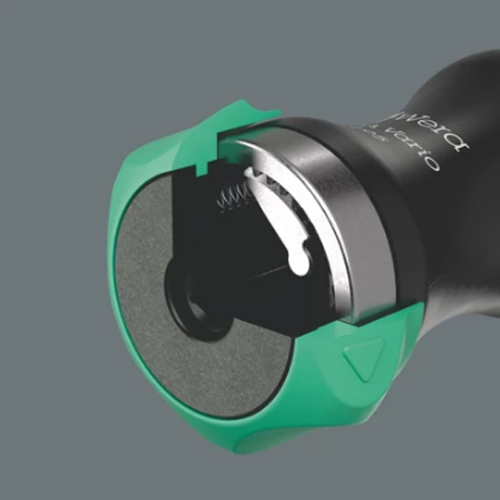 ハンドルに細かいギアが組み込まれたラチェットにより、素早い作業が可能です。