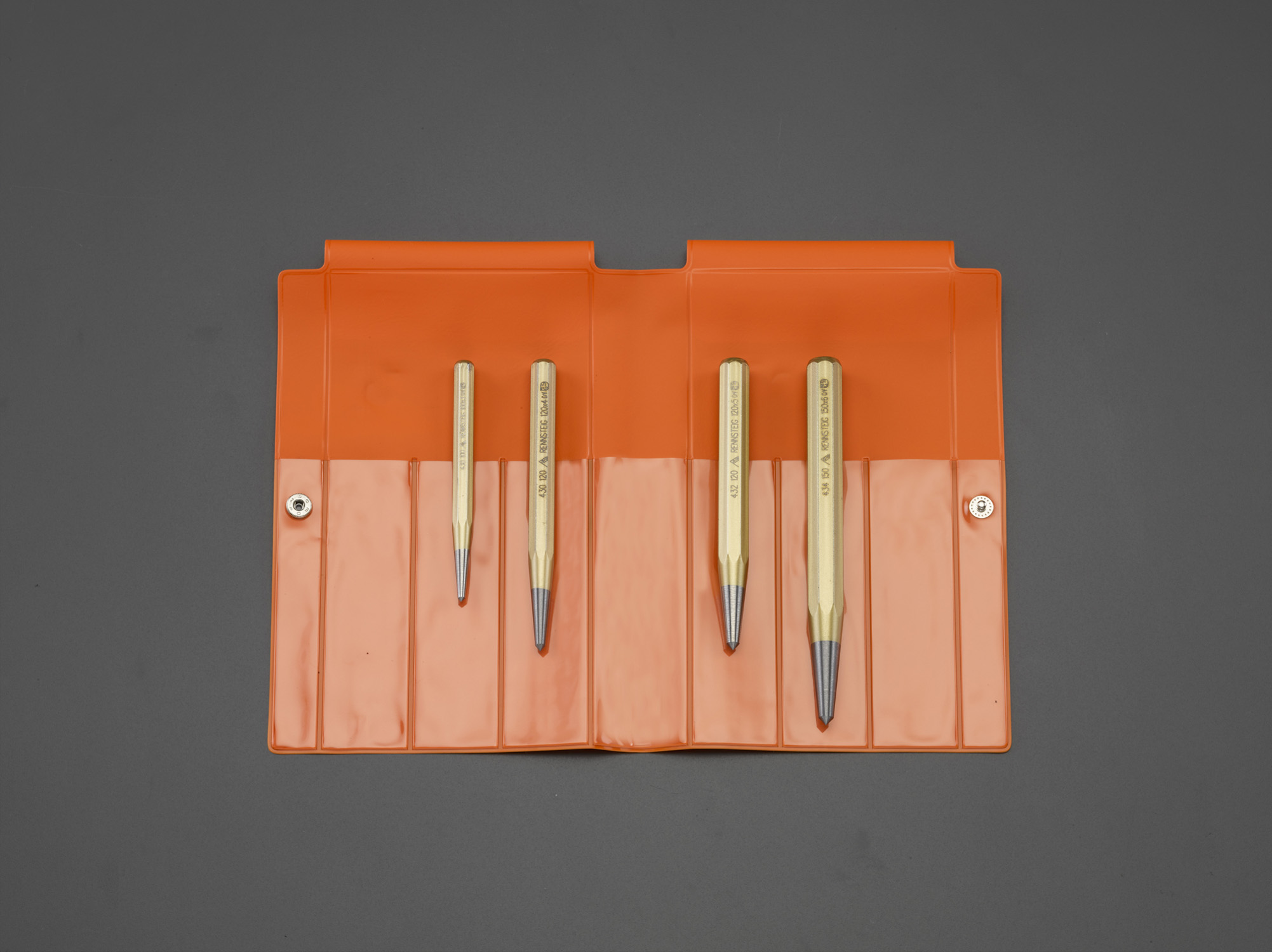 ※付属の工具袋は、予告なくデザイン変更になる場合があります。ご了承ください。