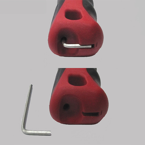 本体下部にチャック固定用六角棒レンチホルダー付