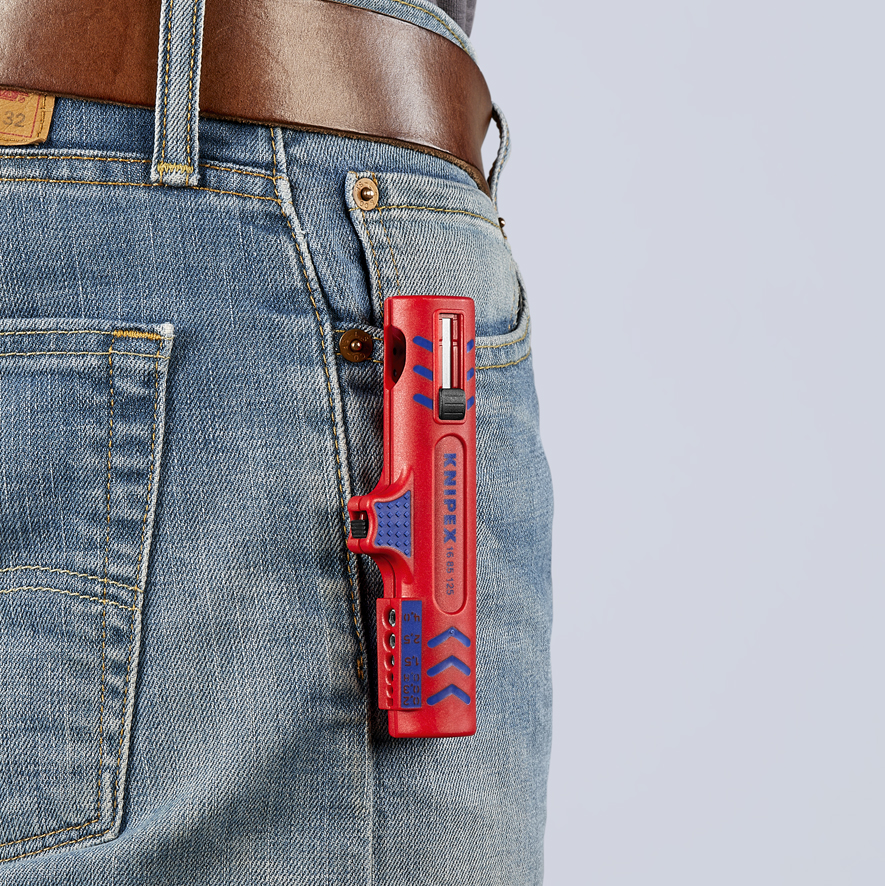 持ち運びに便利な固定クリップ付き