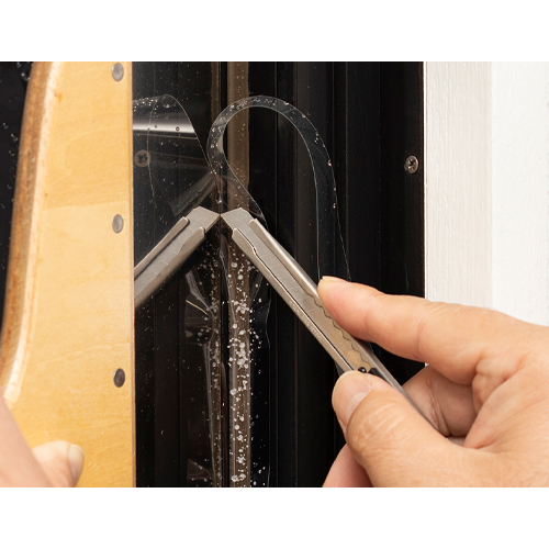 薄い紙や壁紙、フィルムのカットに適しています。