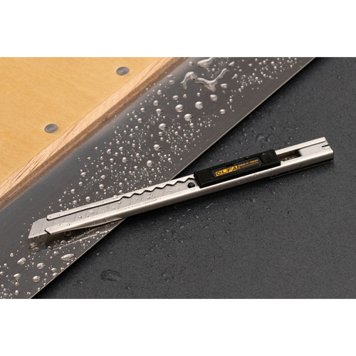 水に濡れてもサビにくいステンレス製