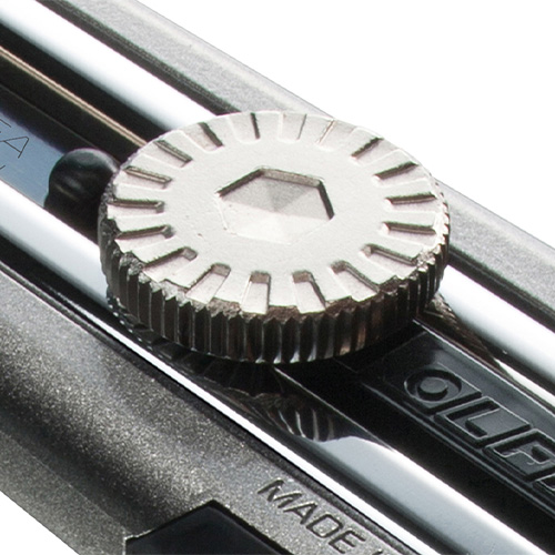 金属製のネジは、耐久性や強度に優れています。