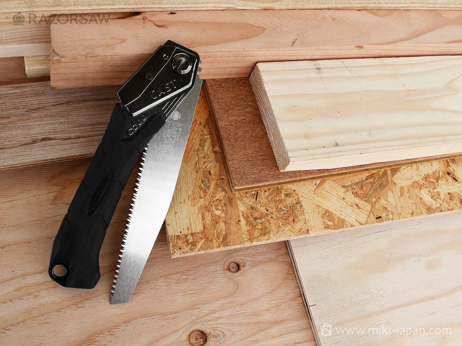 横挽目に縦挽目を均等に配置することにより、タテ・ヨコ・ナナメの切断が可能に。