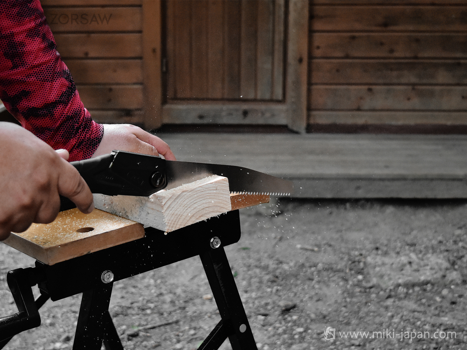 縦挽目を均等に配置することにより、木目や材料に応じた切削効力を発揮。