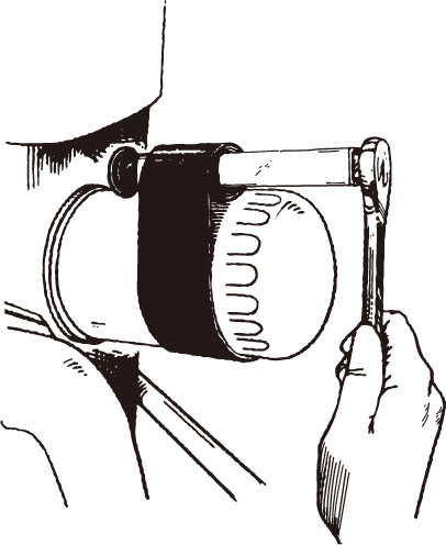 スピンオン式オイルフィルターに素早く適合します。