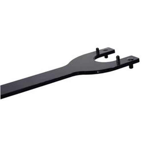 両口スパナレンチが、圧入されたウォーターポンププーリーの穴に適合します。