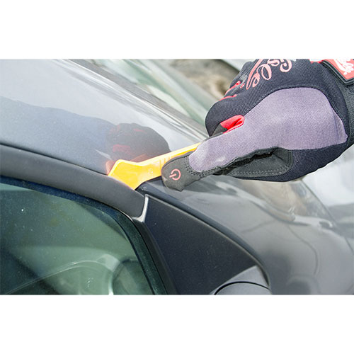 ドアパネルやダッシュボード部品など、あらゆる内装の取り外しに最適。