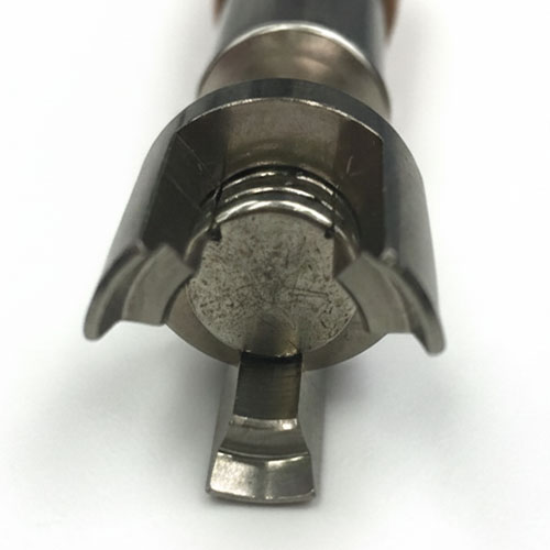 テーパー加工された先端形状と超強力ネオジム磁石によりシューカップをしっかり保持