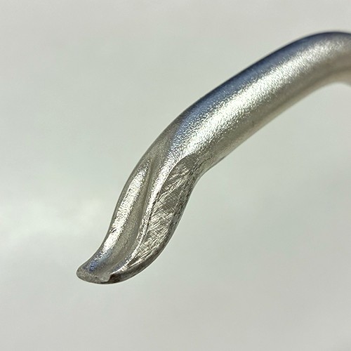 スプリングが引っ掛けやすい先端形状