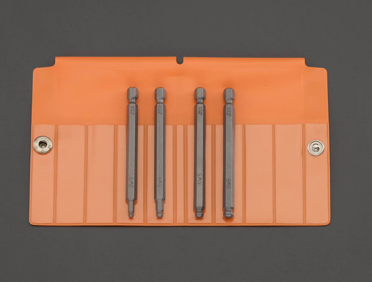 ※付属の工具袋は、予告なくデザイン変更になる場合があります。ご了承ください。